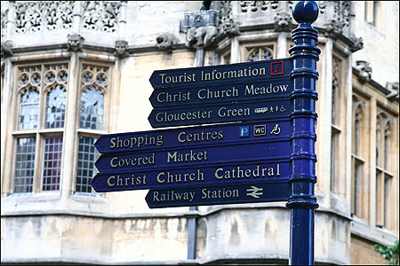 Signpost on Hight Street, Oxford